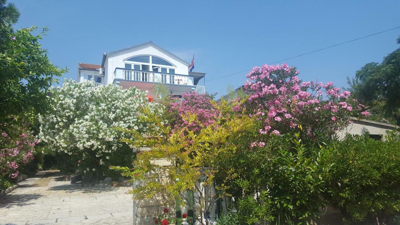 Oleander Apartment In باكوشتاني المظهر الخارجي الصورة
